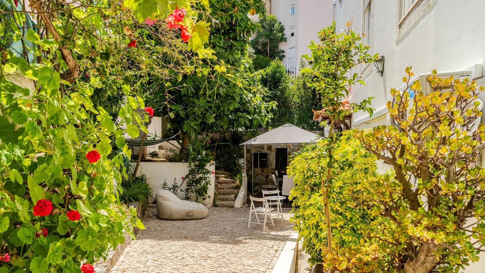 Fragrant Garden Apartment Лиссабон Португалия
